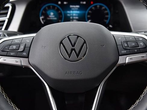 Used 2025 Volkswagen Atlas Cross Sport SE image 18