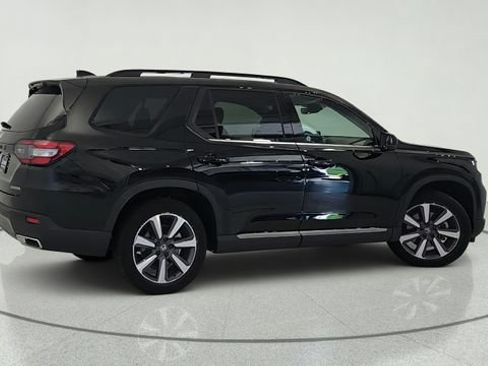 Used 2025 Honda Pilot Touring image 6