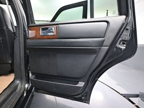 Used 2015 Lincoln Navigator 4WD image 46