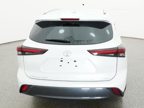 New 2026 Toyota Highlander Limited AWD/4WD image 18