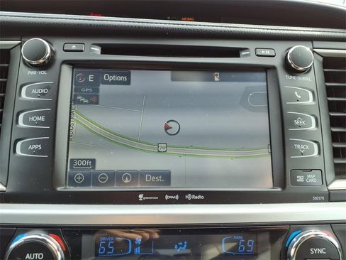 Used 2017 Toyota Highlander image 17