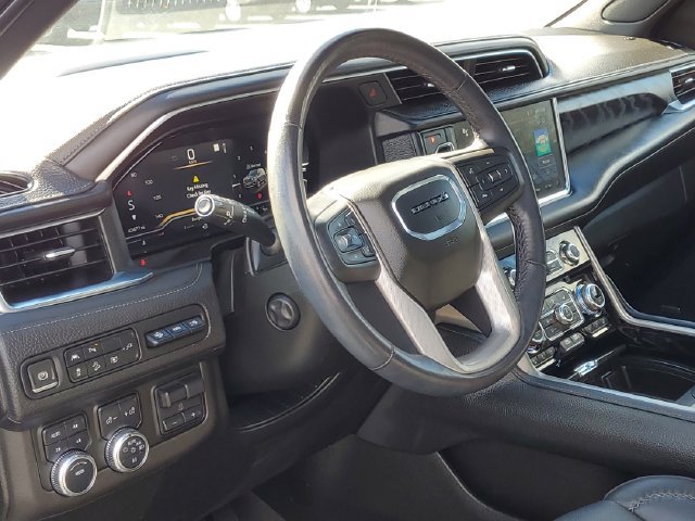 Used 2022 GMC Yukon Denali w/ Denali Premium Package AWD/4WD image 11
