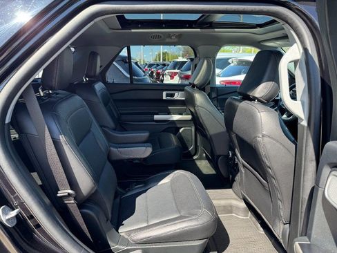 Used 2022 Ford Explorer Limited w/ Limited Technology Package AWD/4WD image 10