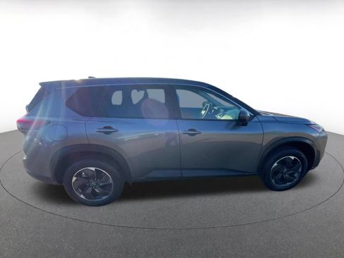 Used 2025 Nissan Rogue SV AWD/4WD image 16
