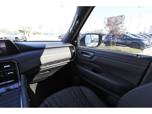 Used 2026 Nissan Armada PRO-4X image 8