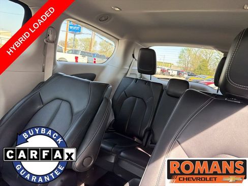 Used 2024 Chrysler Pacifica Limited FWD image 21