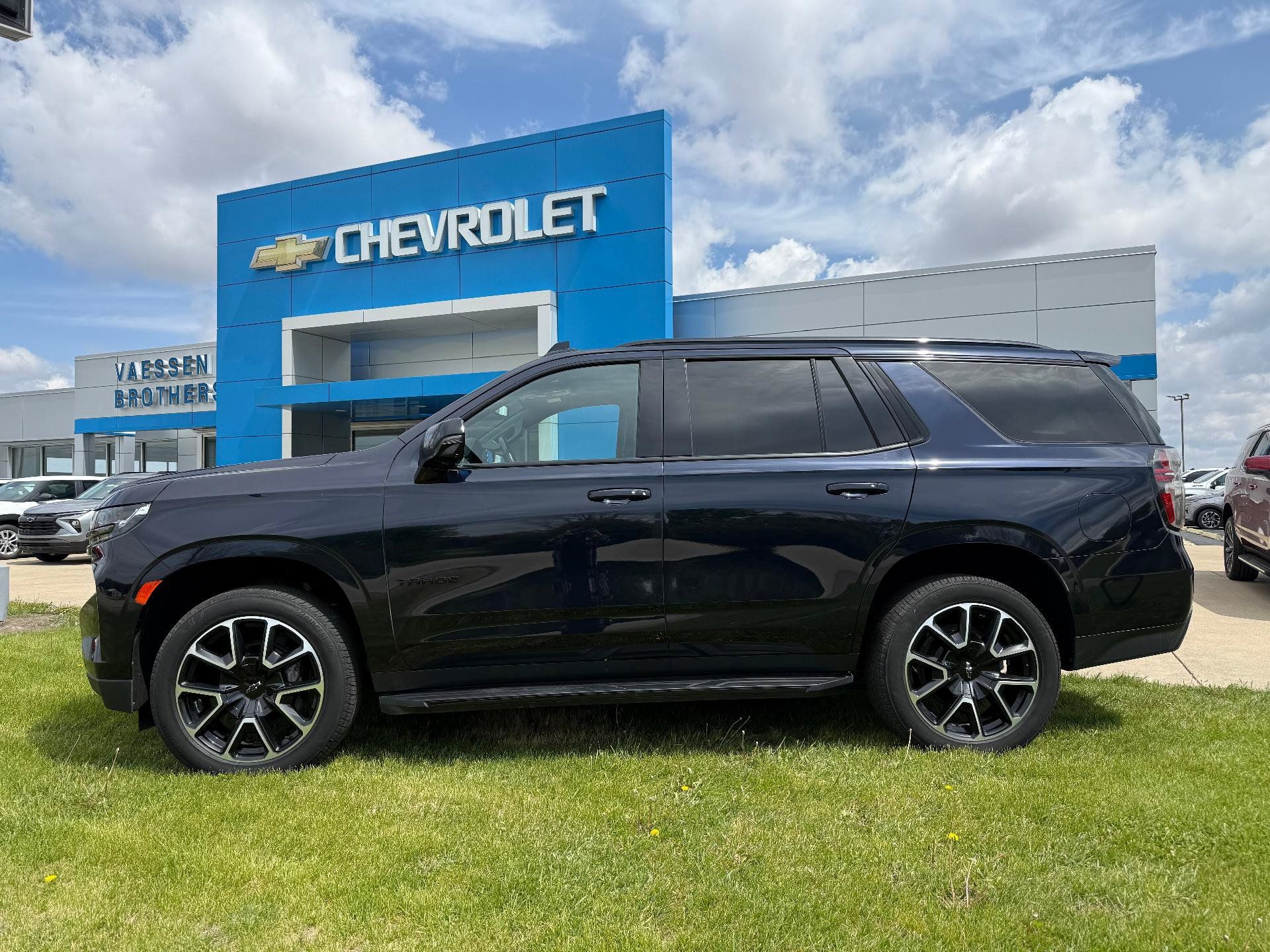 Certified 2021 Chevrolet Tahoe RST w/ Luxury Package AWD/4WD image 4