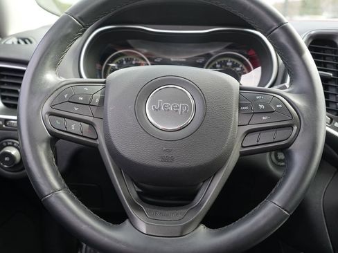 Used 2019 Jeep Cherokee Trailhawk AWD/4WD image 23