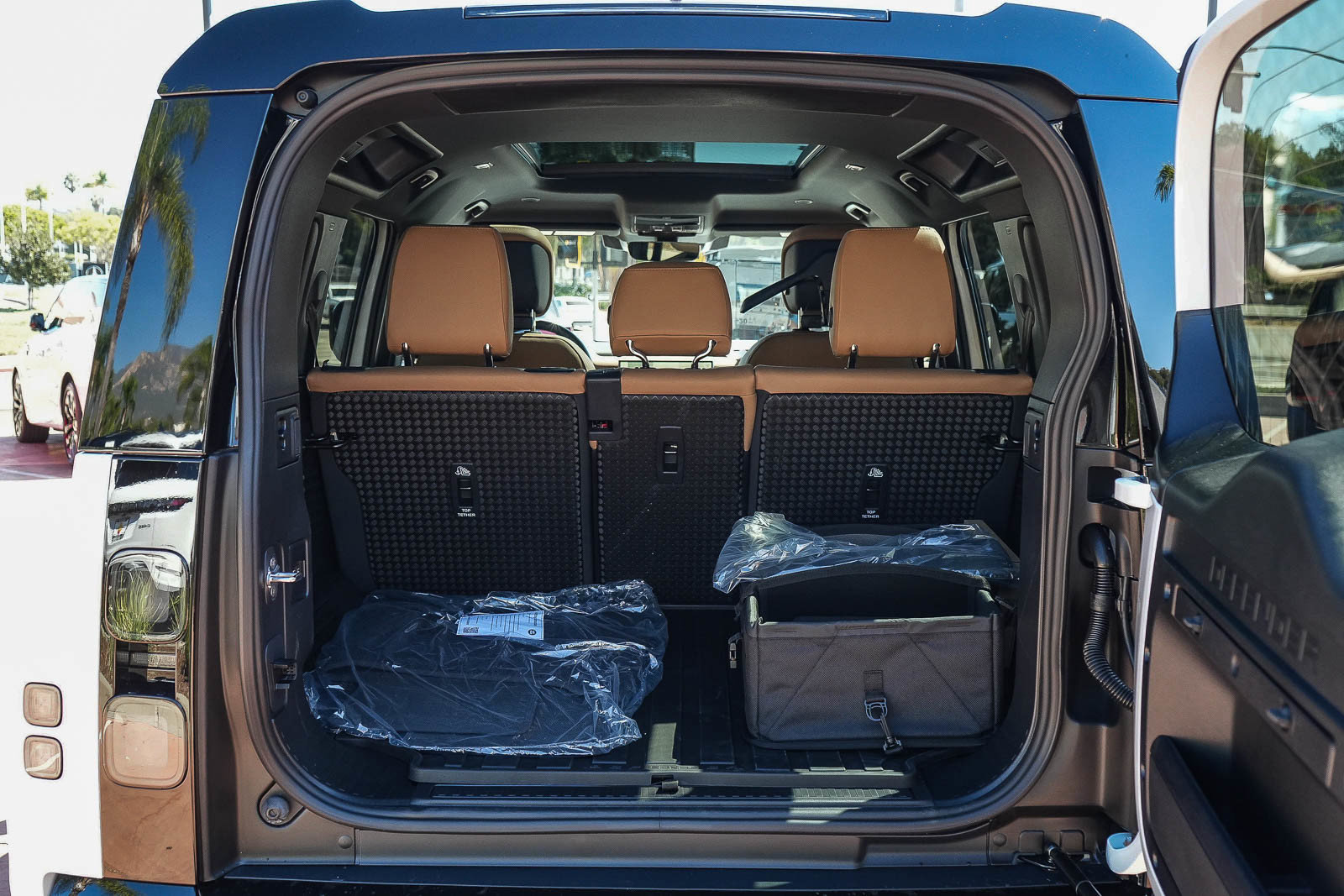 New 2026 Land Rover Defender 110 X-Dynamic SE AWD/4WD image 25
