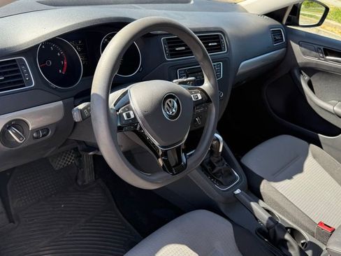 Used 2017 Volkswagen Jetta S w/ Jetta S Cold Weather Package FWD image 11