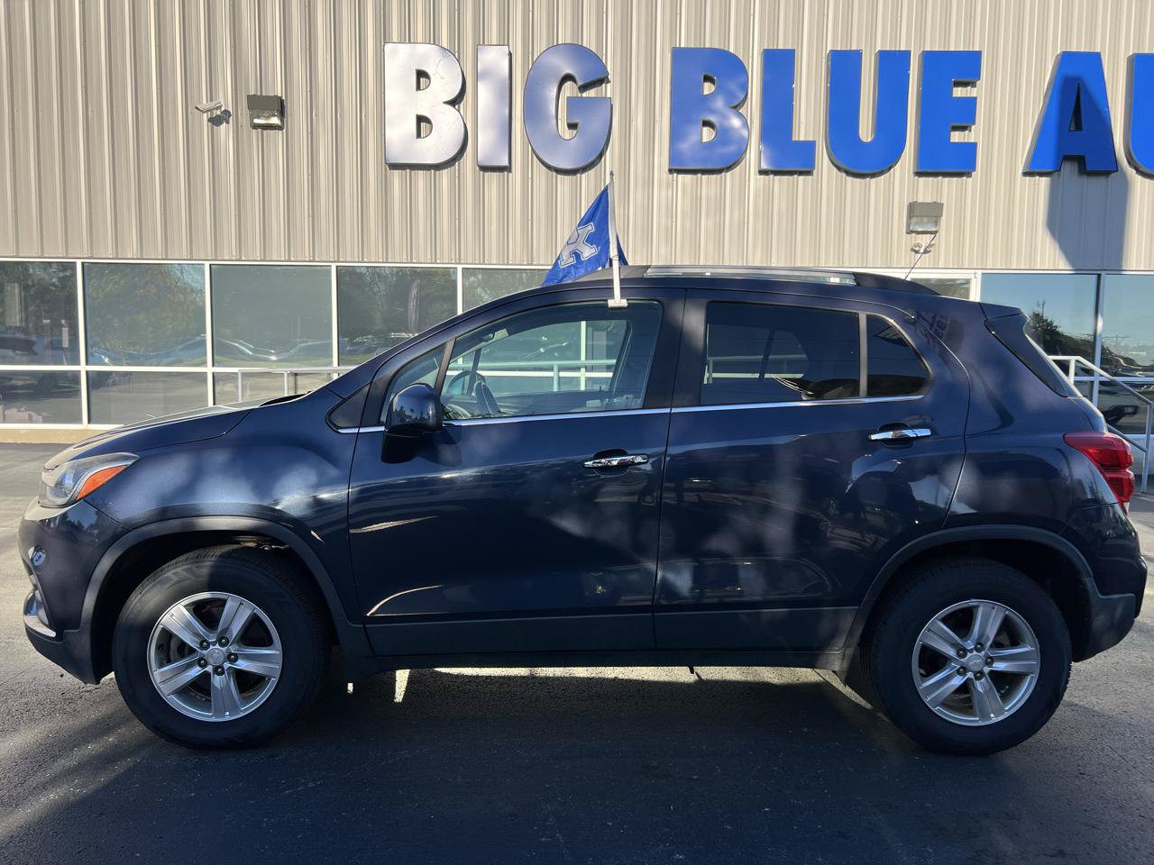 Used 2018 Chevrolet Trax LT w/ LT Convenience Package AWD/4WD image 2
