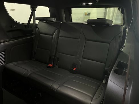 Used 2025 Chevrolet Suburban Z71 AWD/4WD image 17