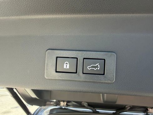 Used 2024 Subaru Ascent Touring AWD/4WD image 8