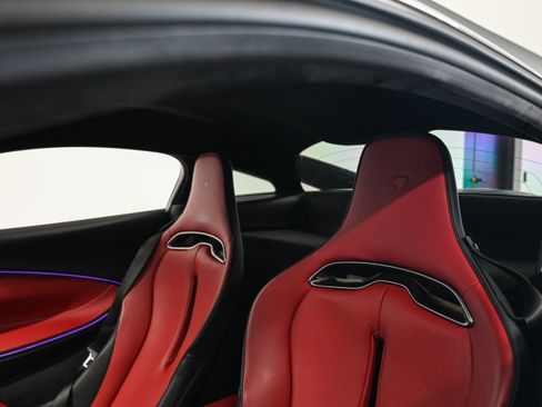Used 2023 McLaren Artura RWD image 25