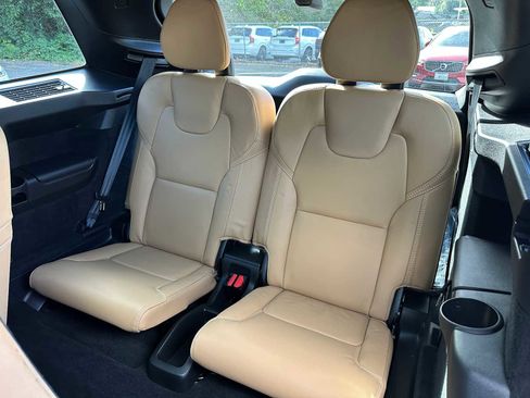 Used 2025 Volvo XC90 B6 Ultra w/ Lounge Package image 17