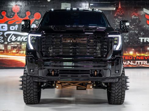 Used 2024 GMC Sierra 3500 Denali w/ Denali Reserve Package AWD/4WD image 8