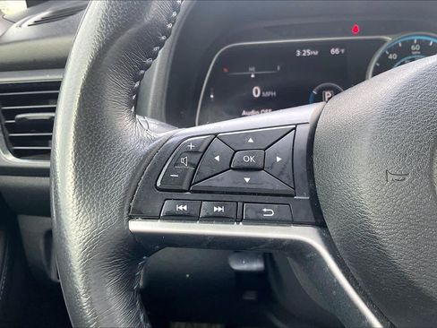 Used 2018 Nissan Leaf SV w/ SV Technology Package image 24