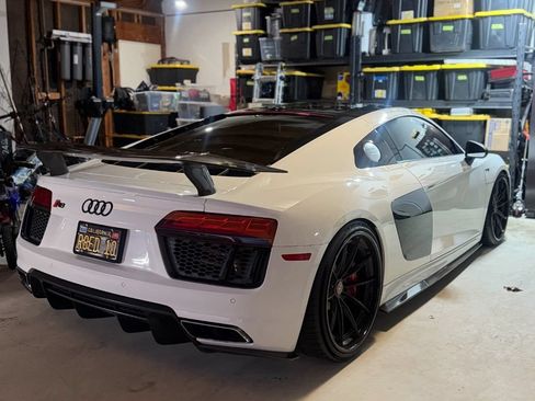 Used 2017 Audi R8 V10 w/ Carbon Exterior Package AWD/4WD image 8