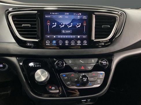 Used 2020 Chrysler Pacifica Touring-L Plus image 20