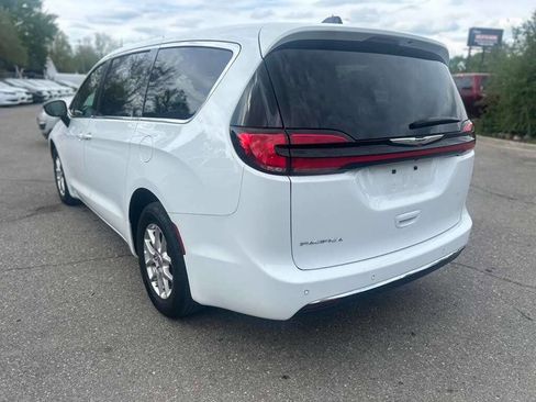 Used 2025 Chrysler Pacifica Select FWD image 7