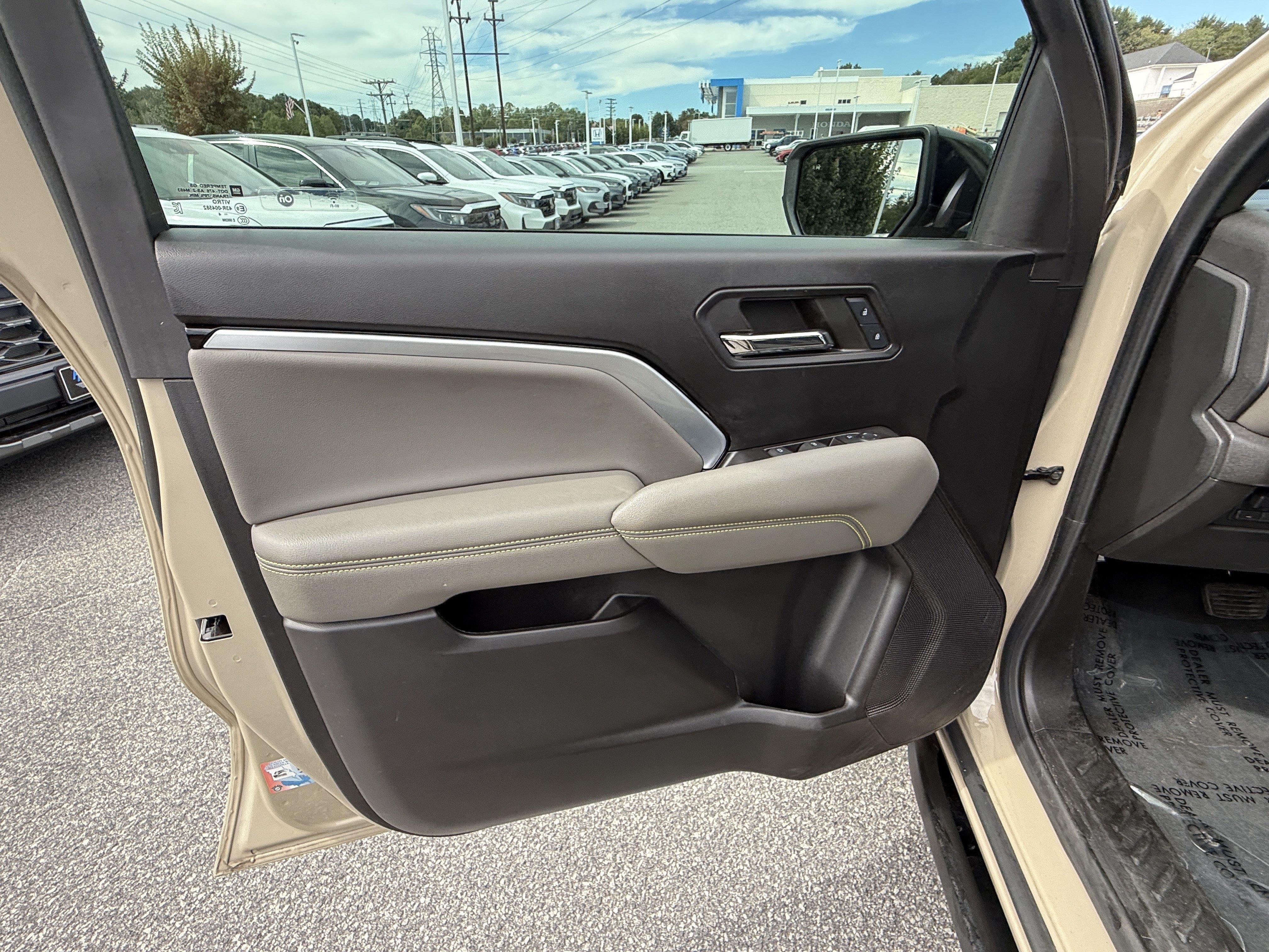 Used 2024 Chevrolet Colorado ZR2 w/ Technology Package AWD/4WD image 15
