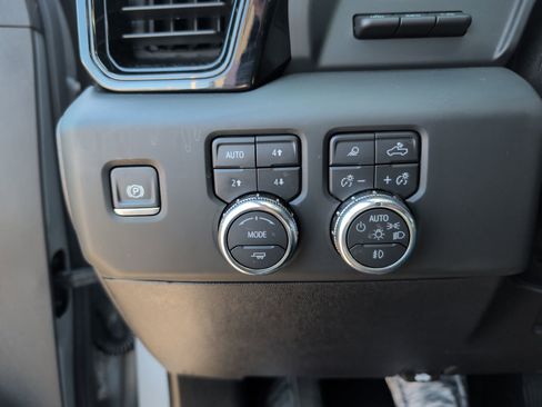 Used 2024 GMC Sierra 3500 AT4 w/ AT4 Premium Plus Package AWD/4WD image 30
