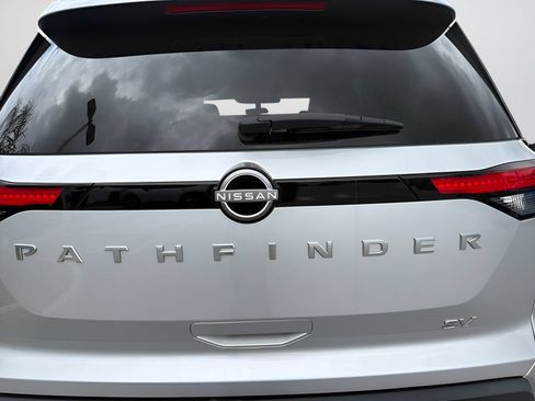 Used 2024 Nissan Pathfinder SV FWD image 43
