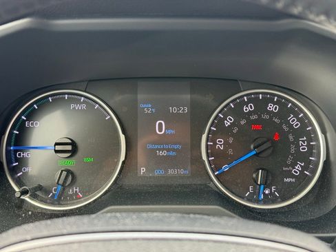 Used 2022 Toyota RAV4 XLE Premium image 10