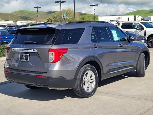 Used 2022 Ford Explorer XLT image 4