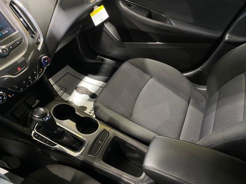 Used 2017 Chevrolet Cruze LT w/ Convenience Package image 14