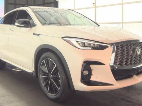 Used 2023 Nissan Pathfinder SL w/ Black Appearance Package image 4