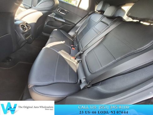 Used 2025 Mercedes-Benz GLC 300 4MATIC image 11