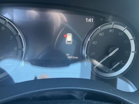 Used 2022 Toyota Highlander XLE image 5