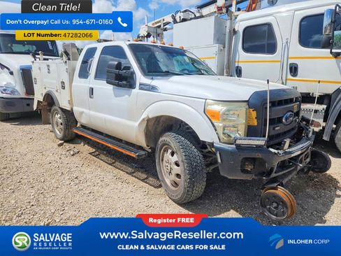Used 2015 Ford F250 XL w/ Camper Package image 5