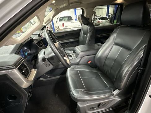 Used 2024 Ford Expedition XLT image 17