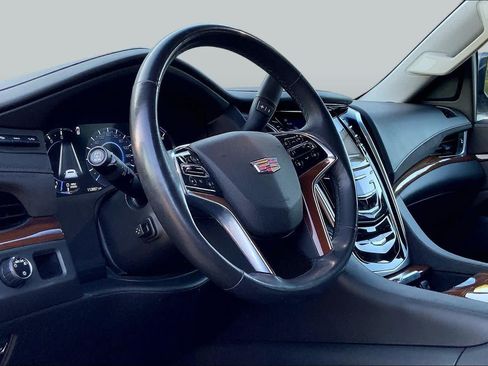 Used 2020 Cadillac Escalade Premium Luxury RWD image 18