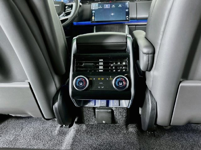 New 2027 Land Rover Range Rover Long Wheelbase SE AWD/4WD image 24