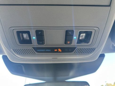 Used 2022 Ford Explorer XLT image 34