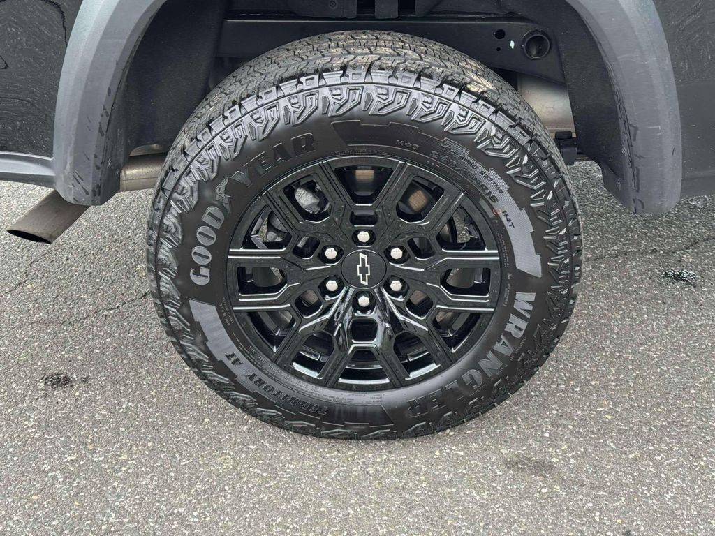 Used 2026 Chevrolet Colorado Trail Boss AWD/4WD image 10