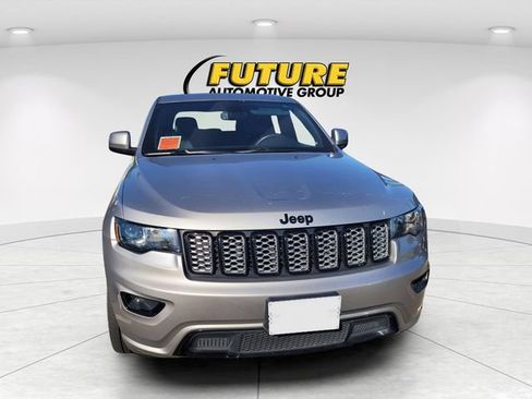 Used 2019 Jeep Grand Cherokee Altitude AWD/4WD image 2