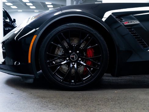 Used 2015 Chevrolet Corvette Z06 w/ 3LZ Preferred Equipment Group image 7