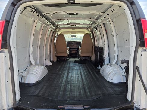 Used 2015 GMC Savana 2500 RWD image 8