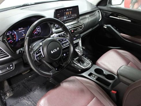 Used 2023 Kia Seltos SX w/ SX Sunroof Package AWD/4WD image 43