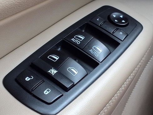 Used 2020 Jeep Grand Cherokee Limited image 13