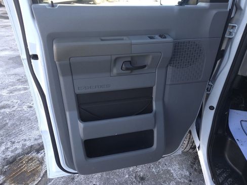 Used 2009 Ford E-250 and Econoline 250 image 11