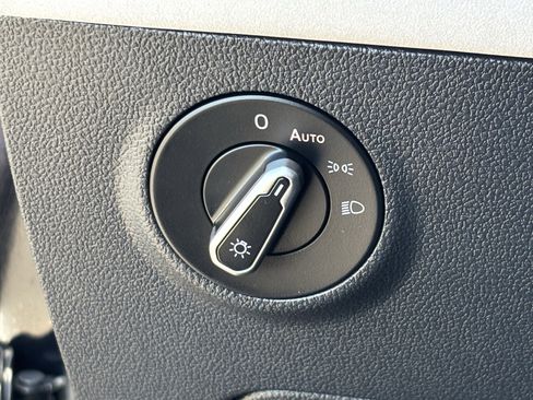 Certified 2025 Volkswagen Taos SE w/ Black Wheel Package image 29