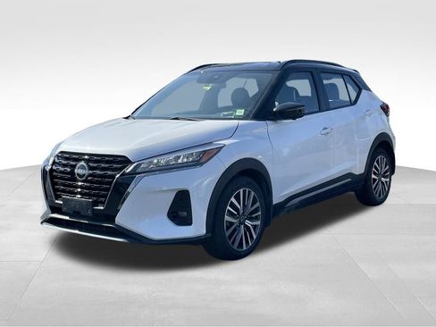 Certified 2023 Nissan Kicks SR w/ SR Premium Package FWD image 5