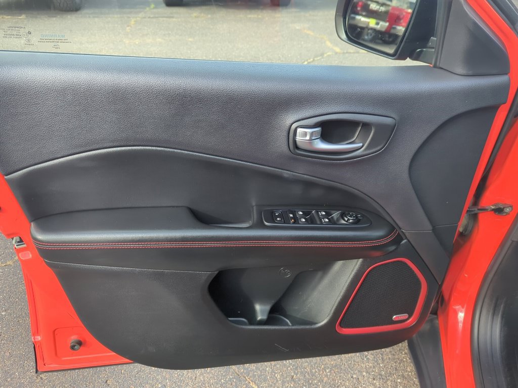 Used 2017 Jeep Compass Trailhawk w/ Leather Interior Group AWD/4WD image 28