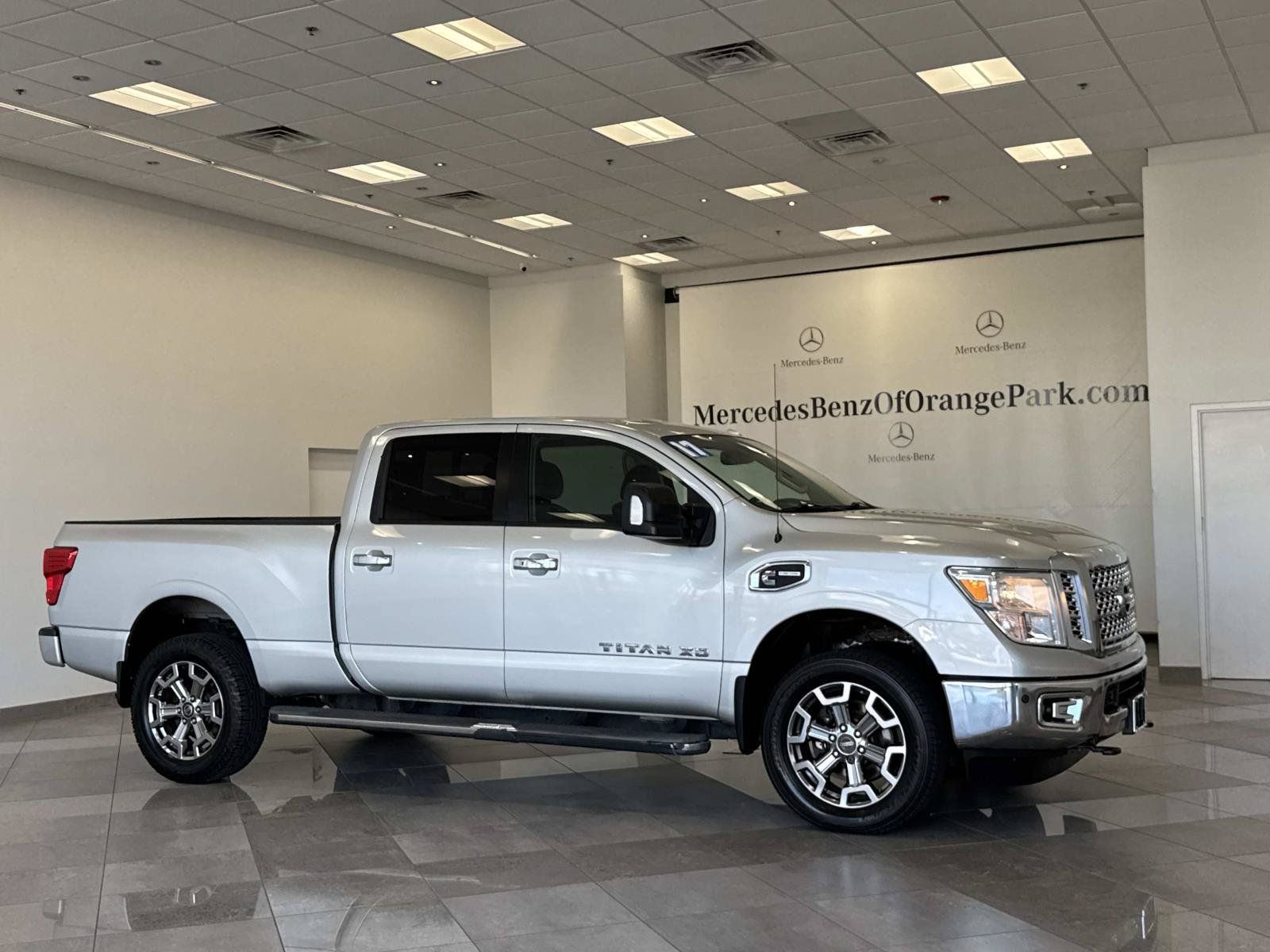 Used 2017 Nissan Titan SV AWD/4WD image 2