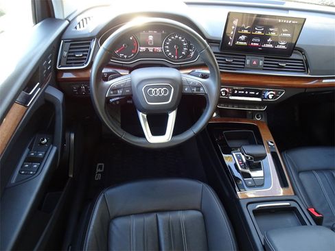 Used 2022 Audi Q5 2.0T Premium w/ Convenience Package image 13